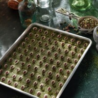 Koskeroglu Bird's Eye Baklava with Pistachio 3100 gr (109.35oz)