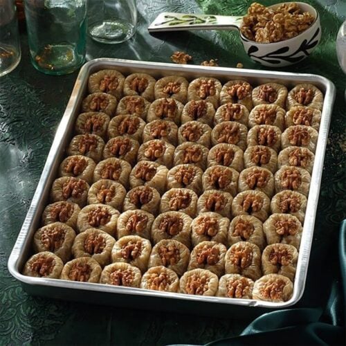 Koskeroglu luxury baklava with walnut on a tray 3000 gr (105. 82oz)
