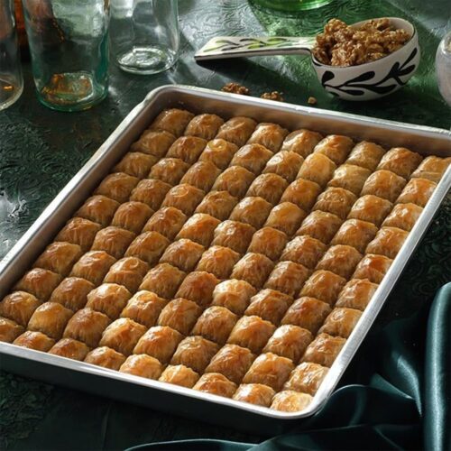 Koskeroglu special prince baklava with walnut on a tray