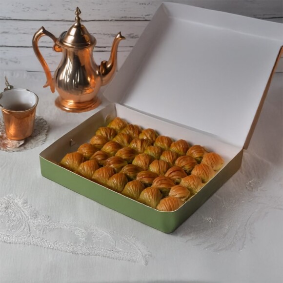 Karaköy Güllüoğlu Fıstıklı Midye Baklava----